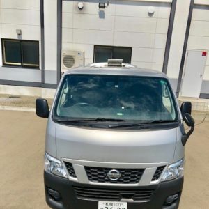 ペット火葬中の火葬車を正面から撮影