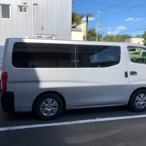 ペット火葬中の火葬車を横から撮影