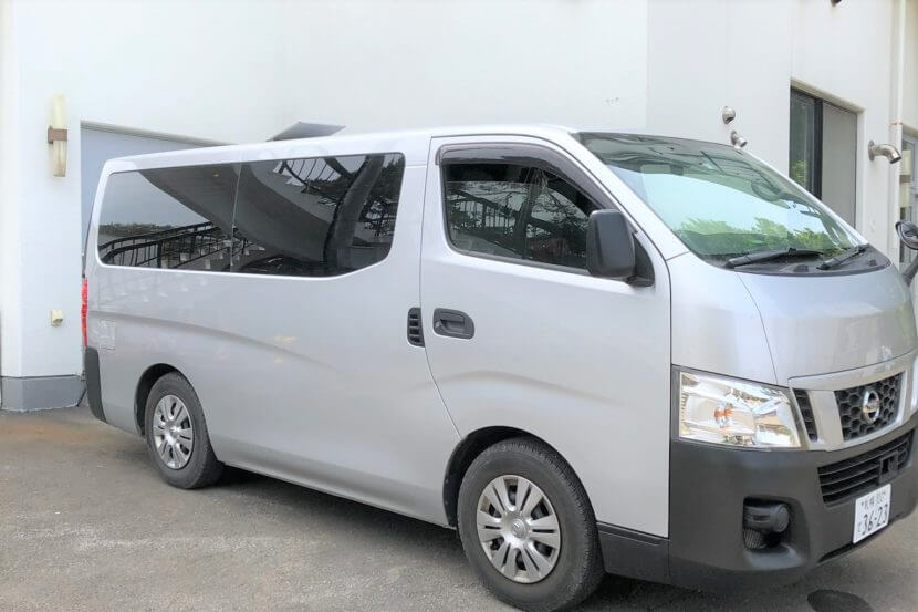 当社火葬場でペット火葬をしている移動火葬車